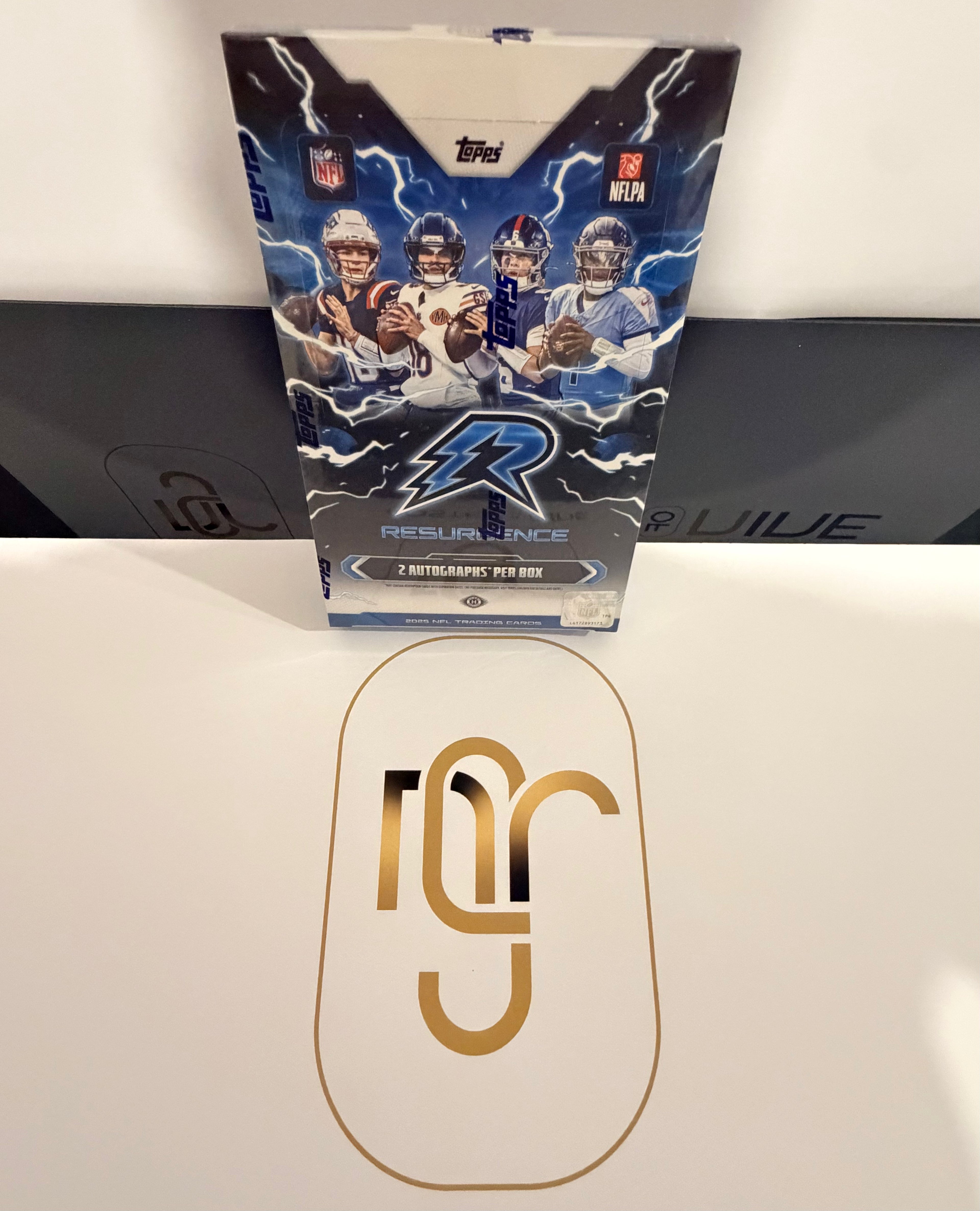 2026 Topps Resurgence Football – Hobby Box NFL