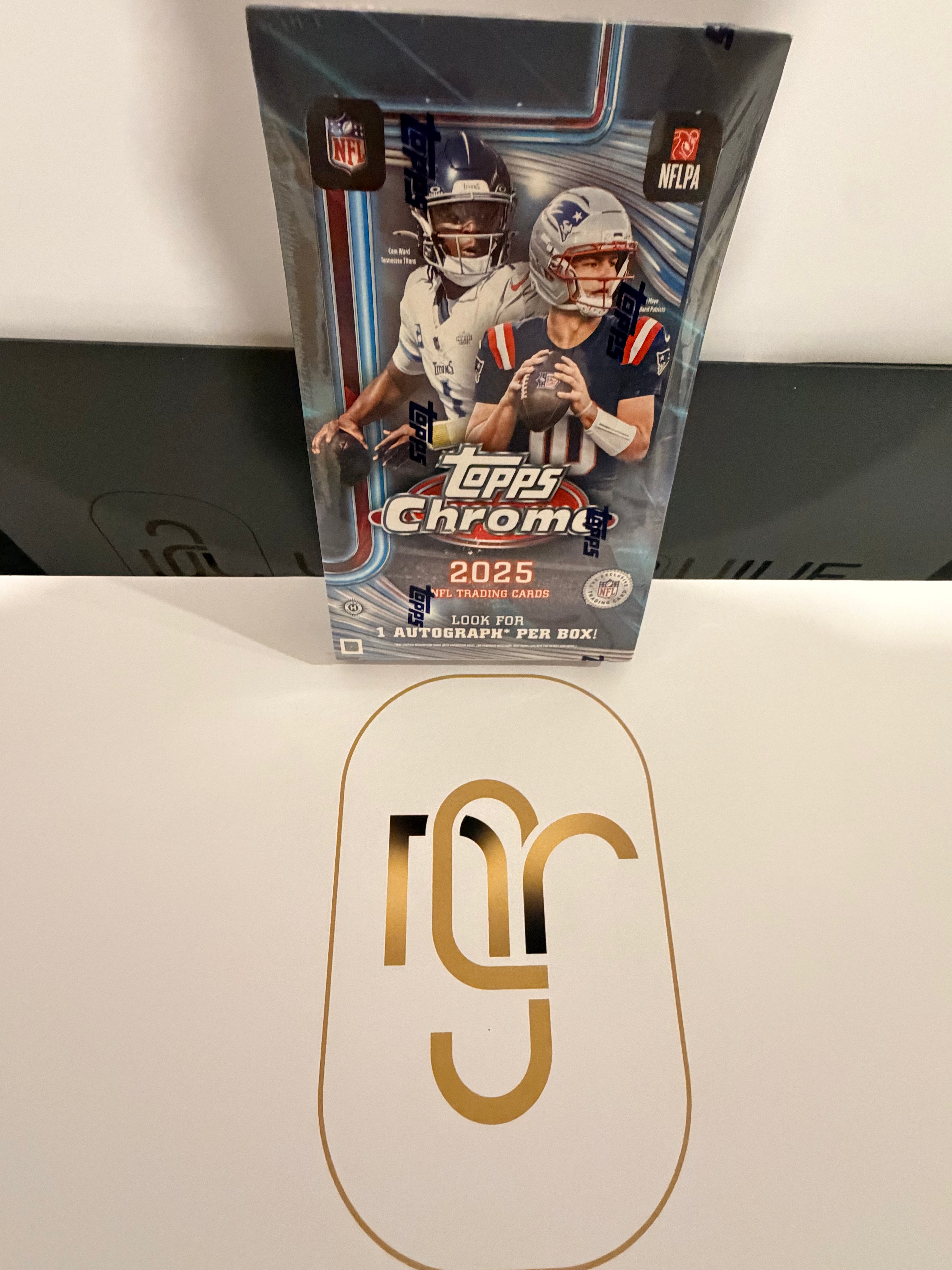 2025 Topps Chrome Football – Hobby Box NFL