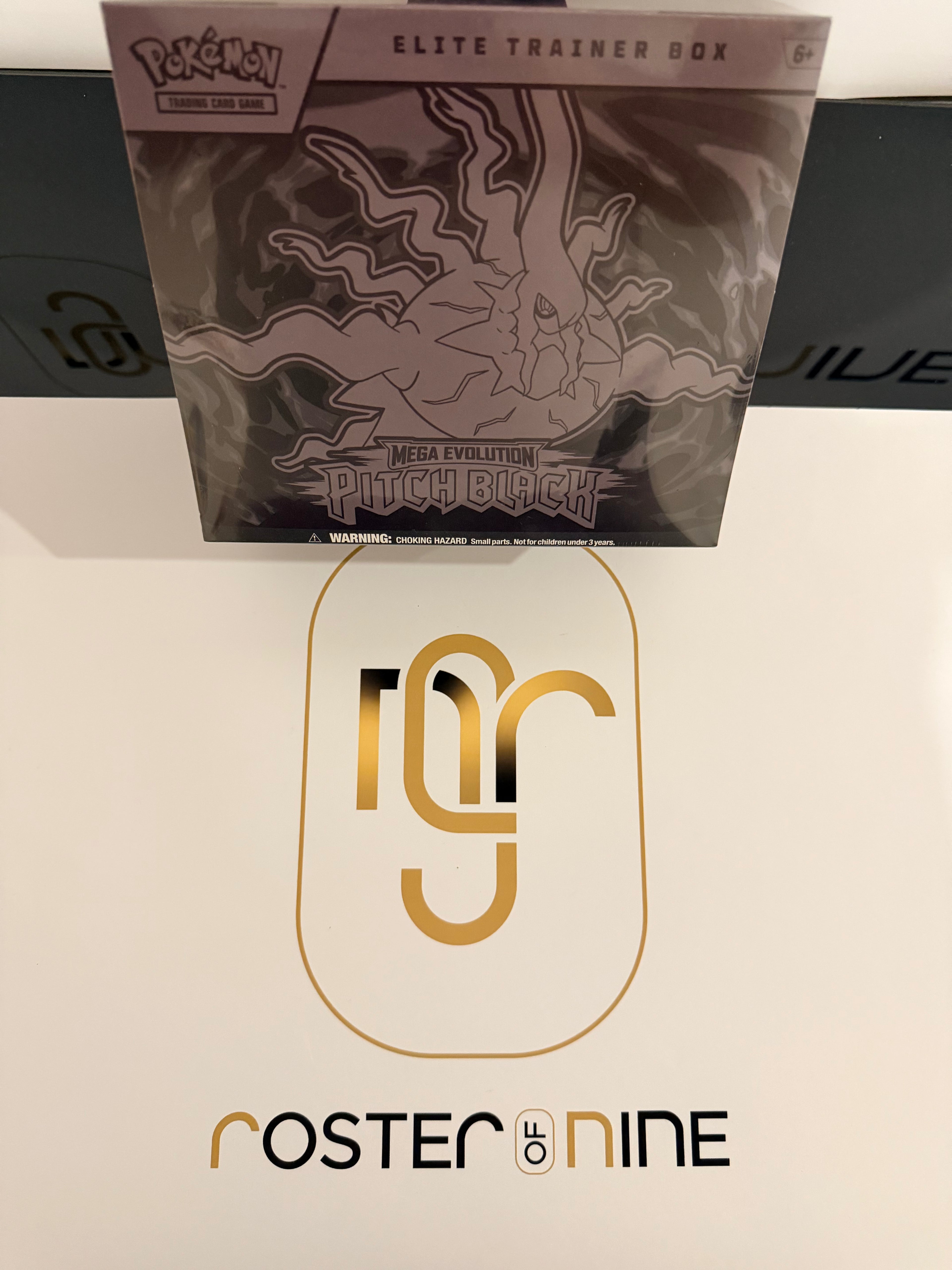 Pokémon TCG: Mega Evolution – Pitch Black Elite Trainer Box